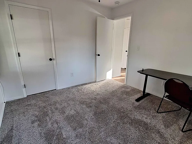 Bedroom 2. Desk included if wanted.