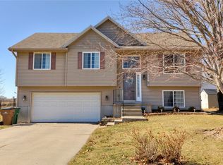 1230 Sunset Dr, Carlisle, IA 50047