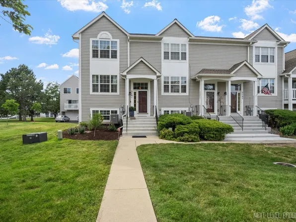 2791 Shelly Ln, Aurora, IL 60504