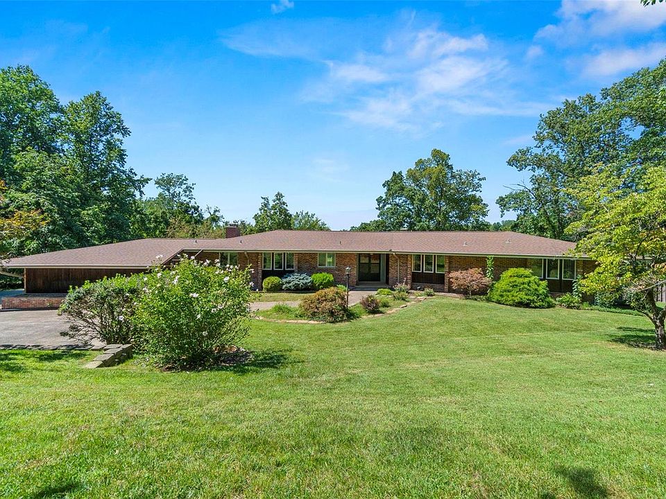 1st image of 3449 Lakewood Dr