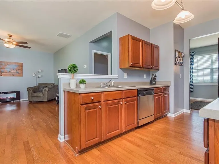 519 Windstone Trl — Photo 5