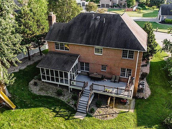 3rd image of 1305 Greenmont Cir