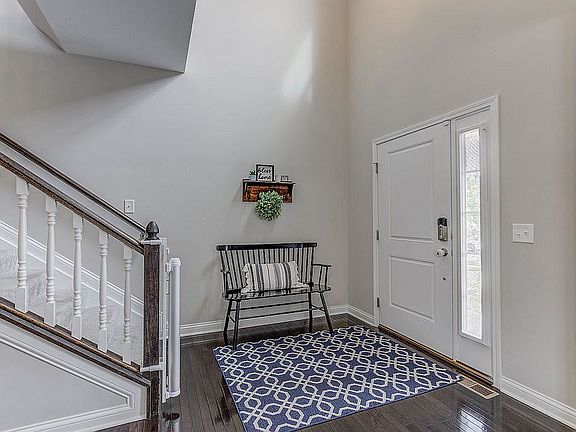 3rd image of 982 Burgess Ct