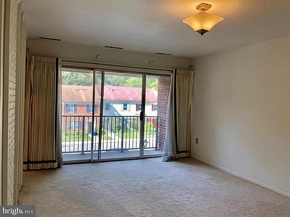 4th image of 886 College Pkwy #30