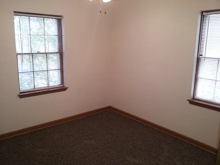 4244 N Wilson Dr — Photo 8