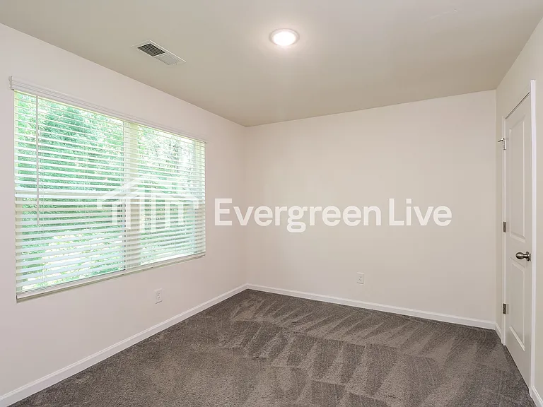 267 E Catawba Ave — Photo 11