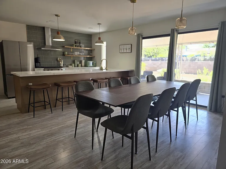 1011 E Ash Dr — Photo 2