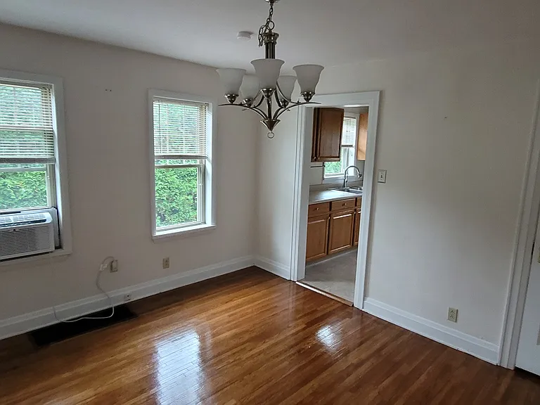 821 W 34th St — Photo 11