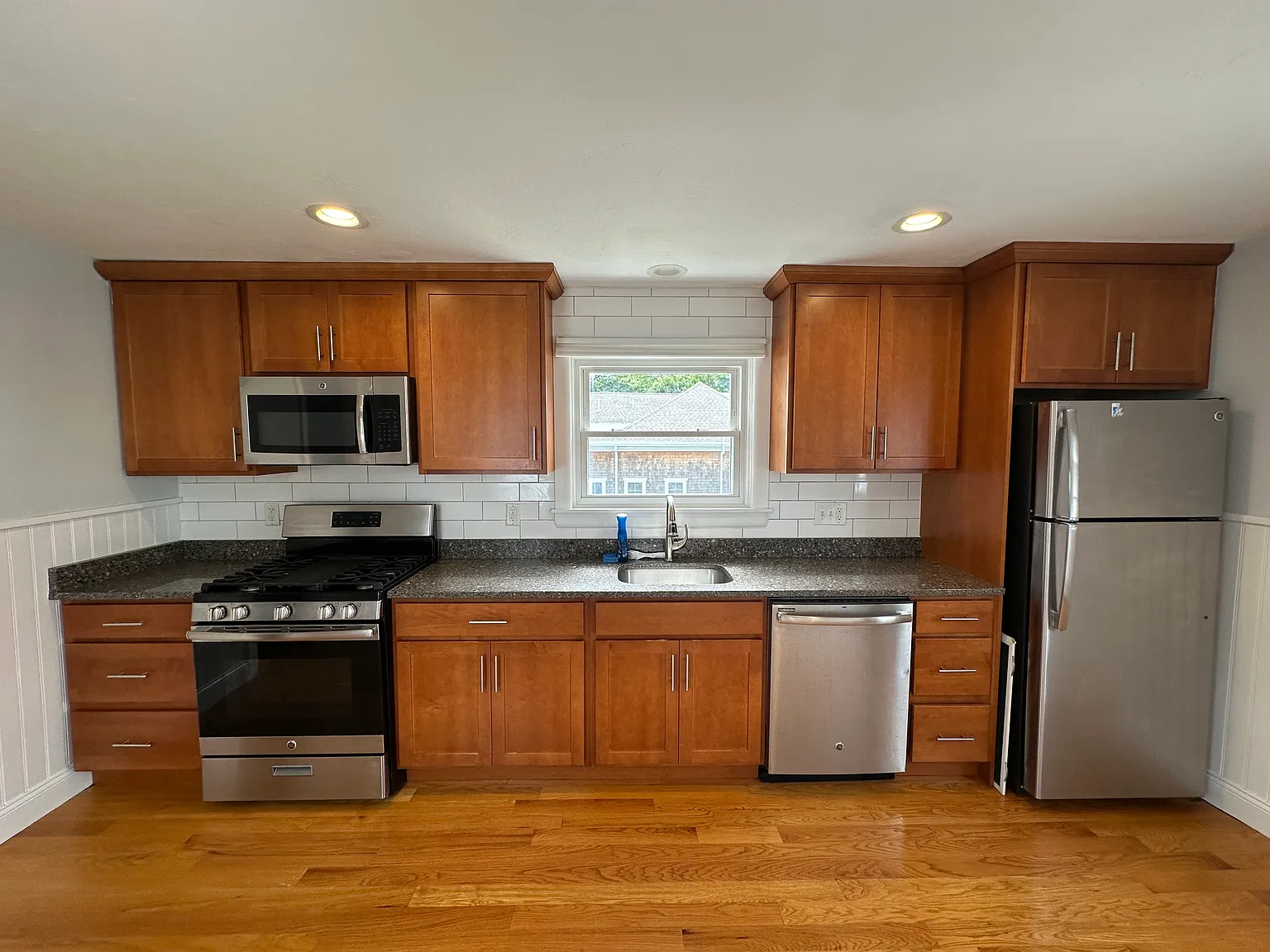 2 bed, 700 sqft, $2,500 — Photo 2