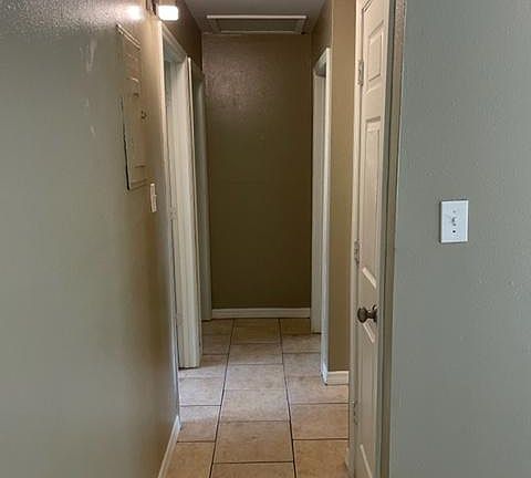 Hallway to bedrooms/bath