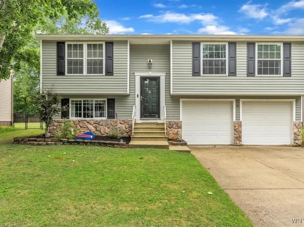 76 Foxcroft Dr, Hamburg, NY 14075