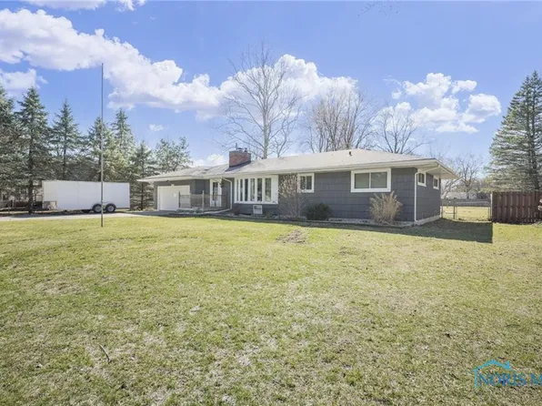 1054 Maple St, Perrysburg, OH 43551