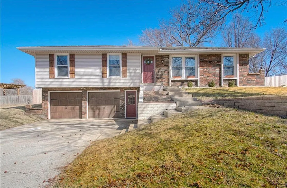4 bed, 1964 sqft, $3,000 — Photo 1