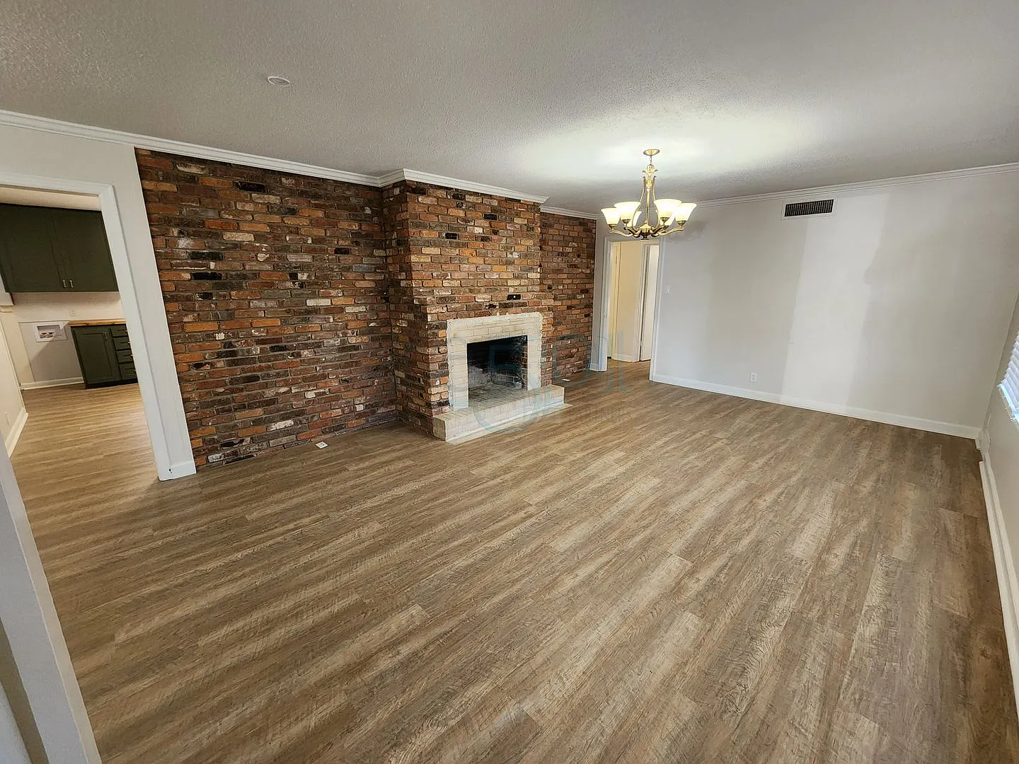 Compeltely Remodeled 3 Bedroom 3 Bathroom — Photo 3