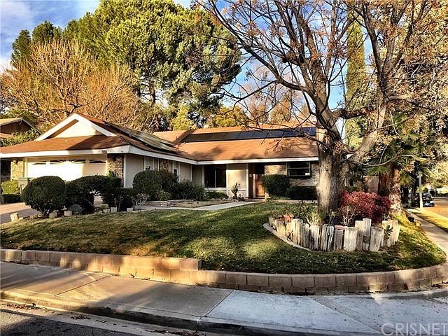 Large corner lot on cul-de-sac...room for boat or small RV