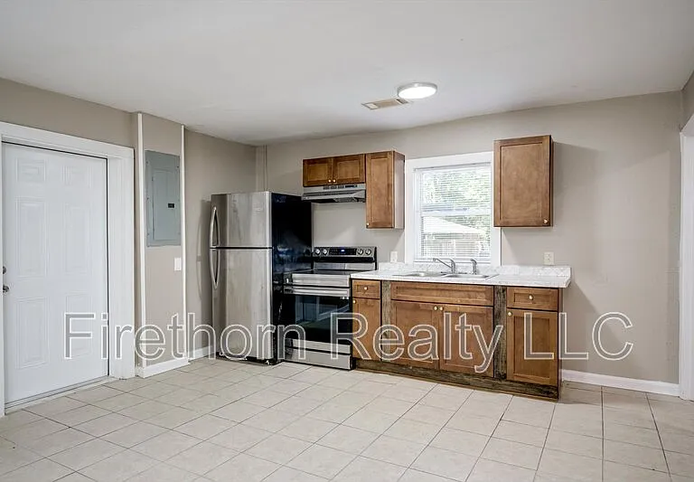 2719B Meadowbrook Dr — Photo 6