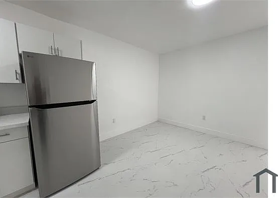 2 bed, 1000 sqft, $2,400 — Photo 3