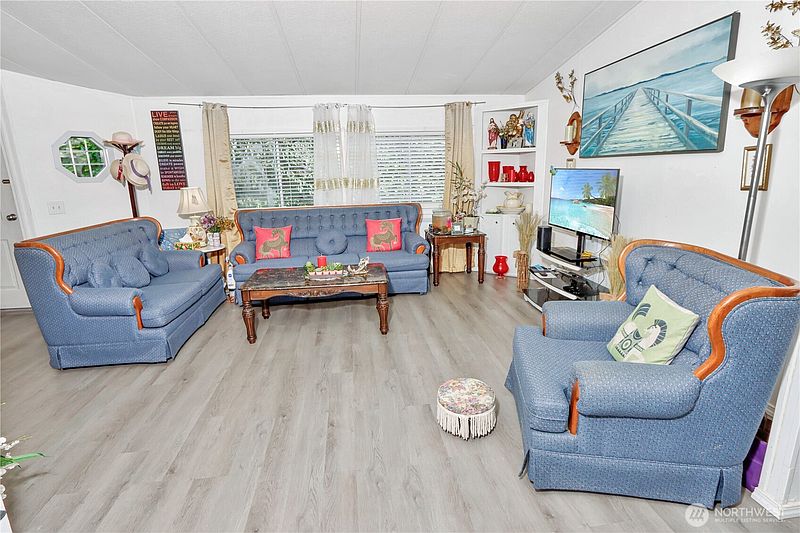 4th image of 1298 NE Steele Creek Drive