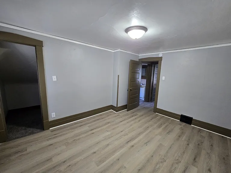 506 Fowler St — Photo 15