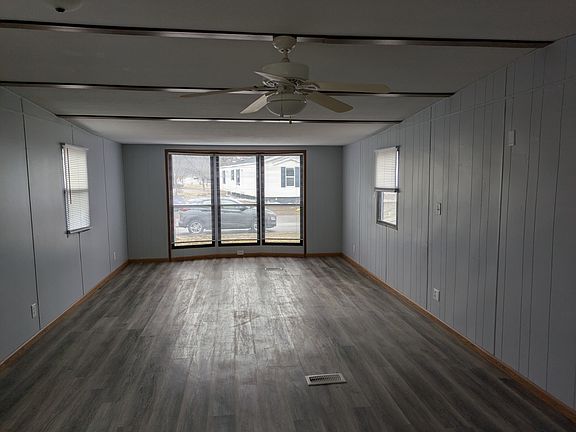 3rd image of 1119 Circle Dr #35