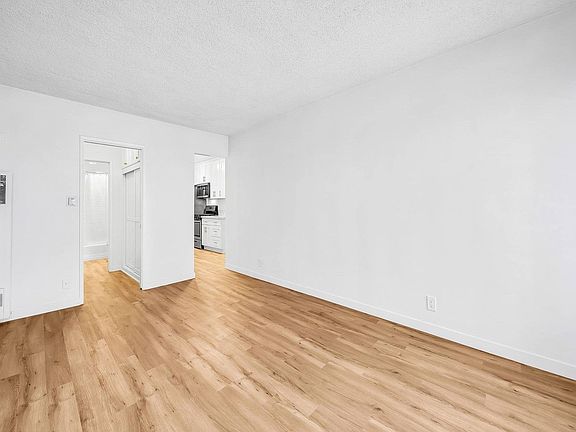 4th image of 5917 Chula Vista Way #15