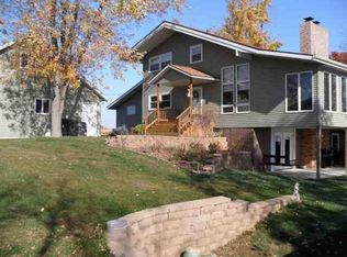 2430 Shoreline Heights Rd, Sterling, IL 61081