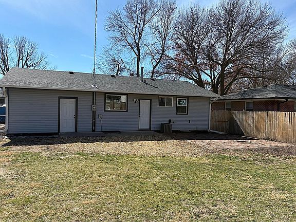 2nd image of 1736 Sunny Hill Rd