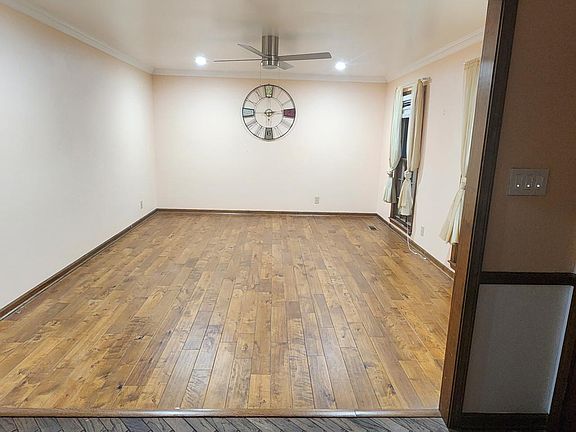 3rd image of 1216 Edinborough Ln