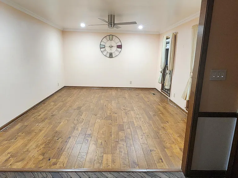 1216 Edinborough Ln — Photo 2