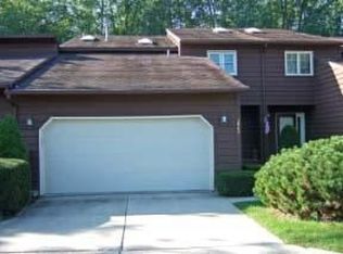 2905 Brookview Dr, Freeport, IL 61032