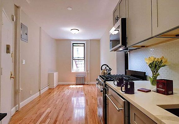5th image of 224 E 36th St #5C