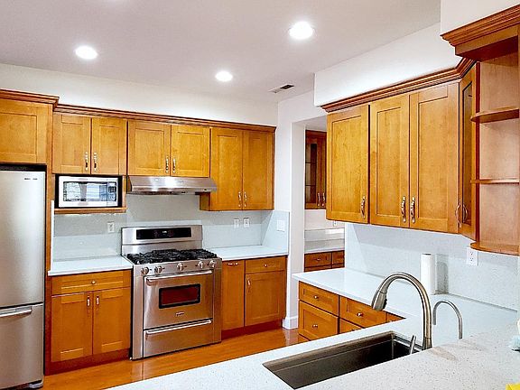 3rd image of 3845 Evangelho Cir