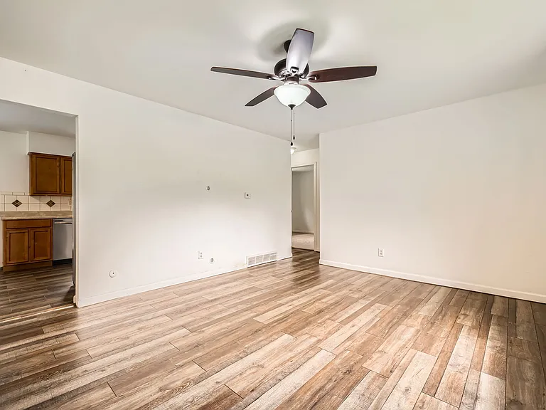 605 Raemar Dr — Photo 12