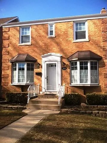 7804 W Farragut Ave photo 1