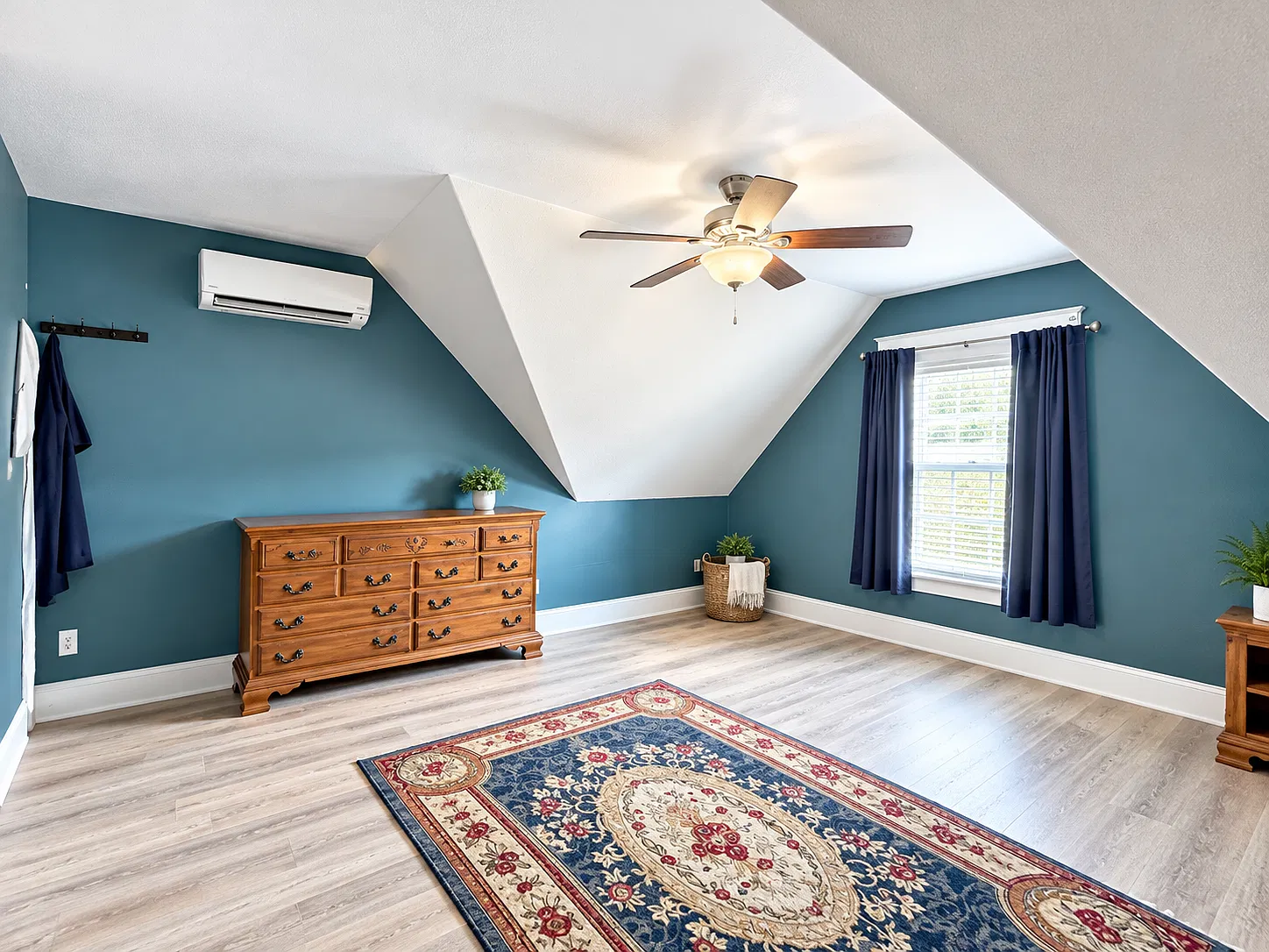 1 bed, 700 sqft, $1,300 — Photo 3