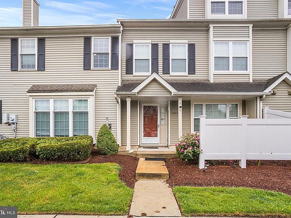2nd image of 2902 Yarmouth Ln