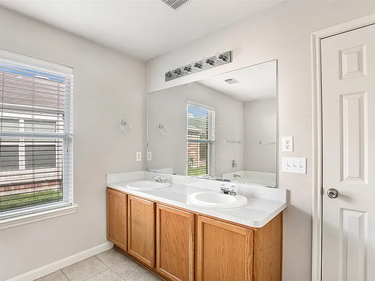 2822 Foster Hill Dr — Photo 19