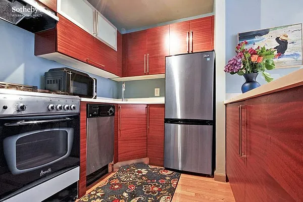 Rented by Sotheby's International Realty | media 18