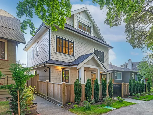 2558 William St, Vancouver, BC V5K 2Y4