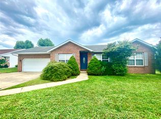 810 Saint John Dr, Belleville, IL