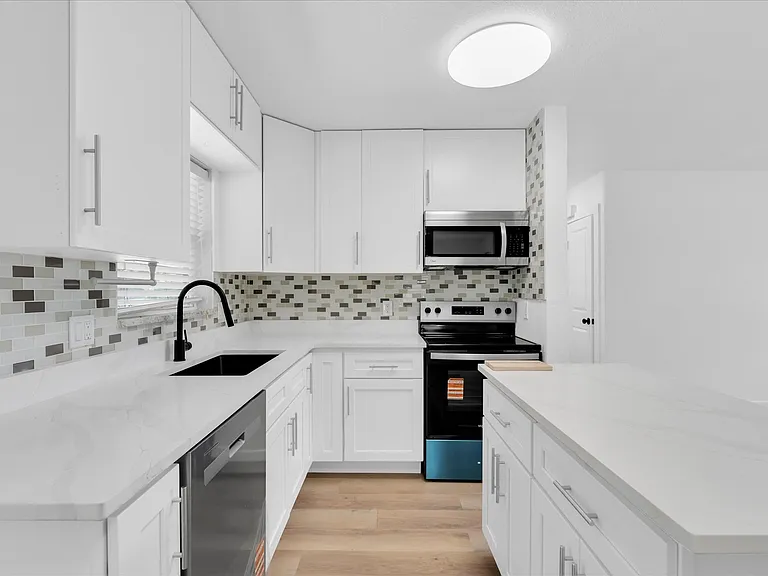 8801 Sunlit Cove Dr NE — Photo 11