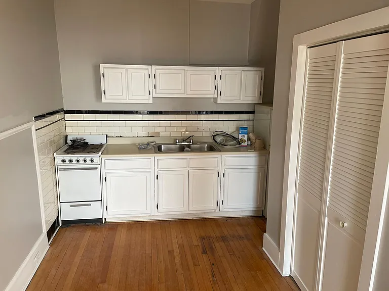 44 Willett St #4-R — Photo 4