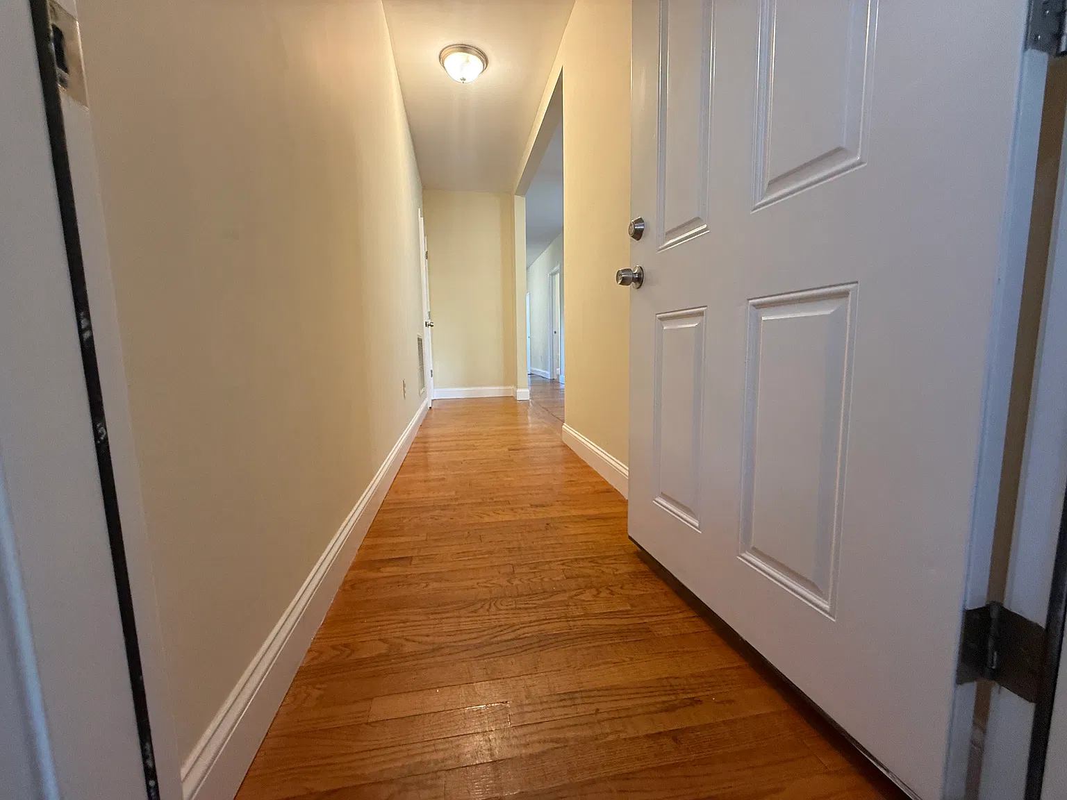 3 bed, 9999 sqft, $3,350 — Photo 3