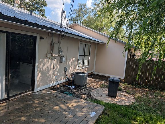 2nd image of 102 Pecan Way APT B