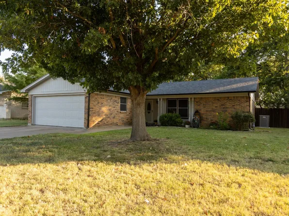 520 NW Douglas St, Burleson, TX 76028