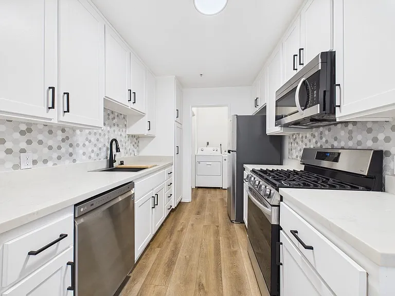 Alur Apartments — Photo 22