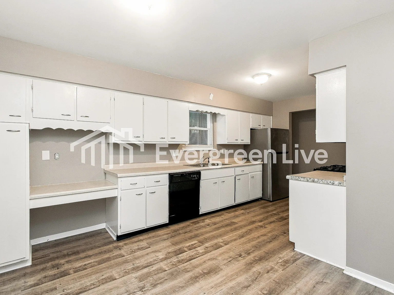 4 bed, 2.0 bath, 2136 sqft, $1,695 — Photo 3