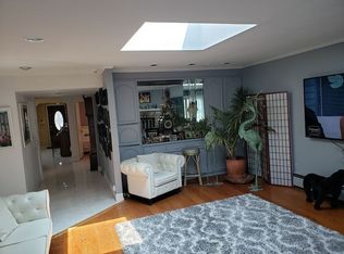 41 Avalon Rd, Hewlett, NY 11557