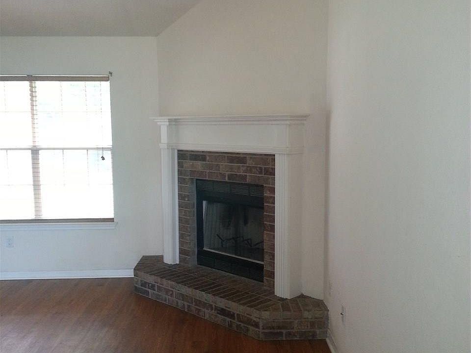 2nd image of 9 Bluebonnet Dr