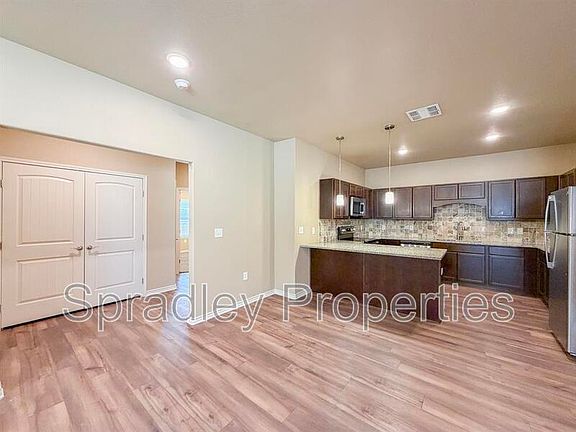 4th image of 1003A Laurel Dr